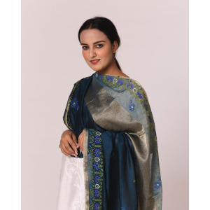 Drape yourself in elegance with our exquisite Maheshwari Dupatta in a deep blue/teal. Elevate your style and make a statement with this timeless creation. 💙💫